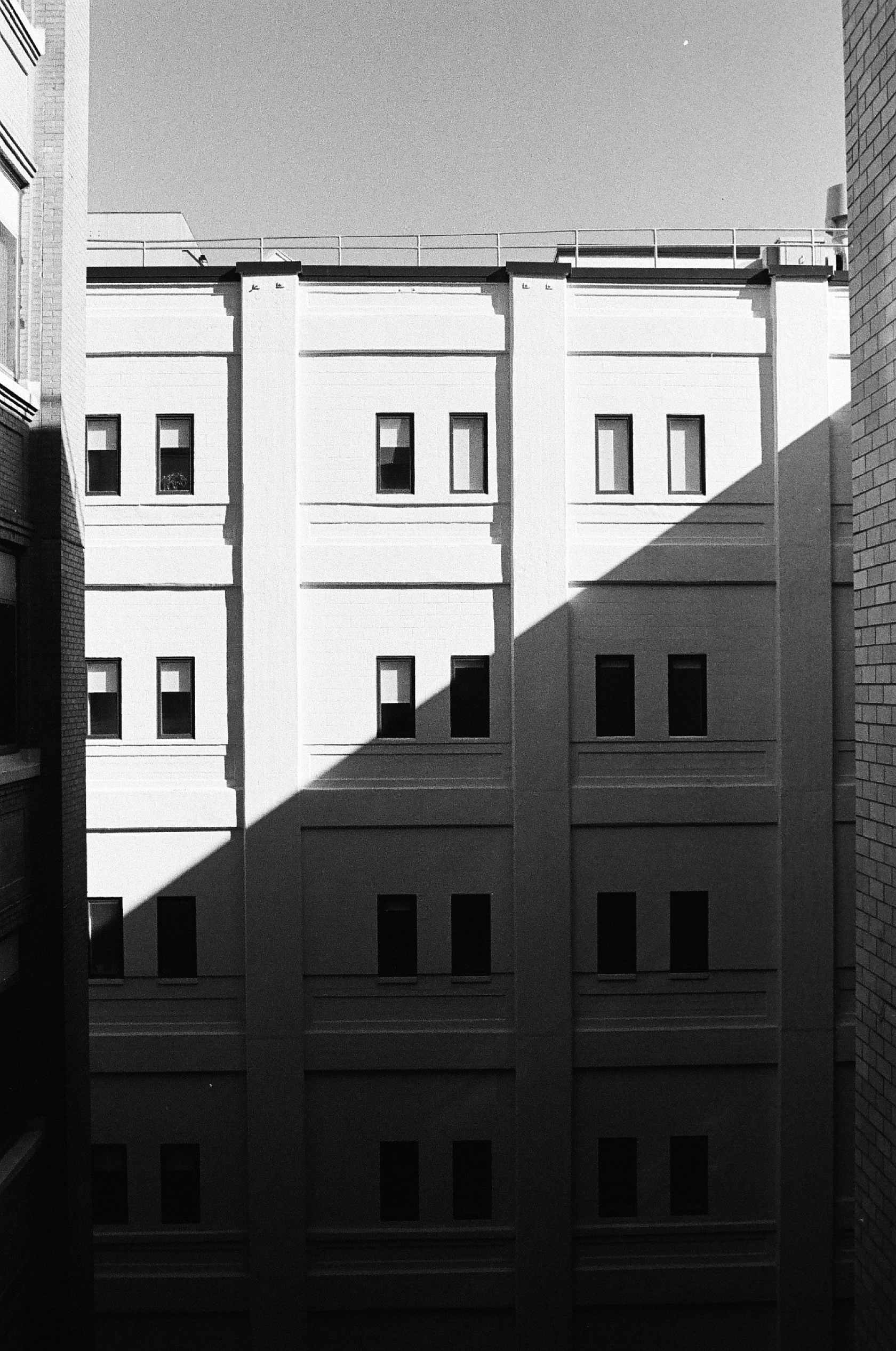 kodak-tri-x-film-sample-image-bldg-shadow.